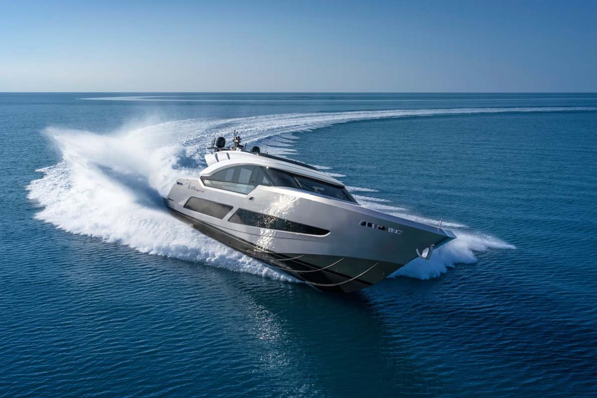 AB 100 Yacht Review: Luxury, Speed & Sportfly Design 5 (3)