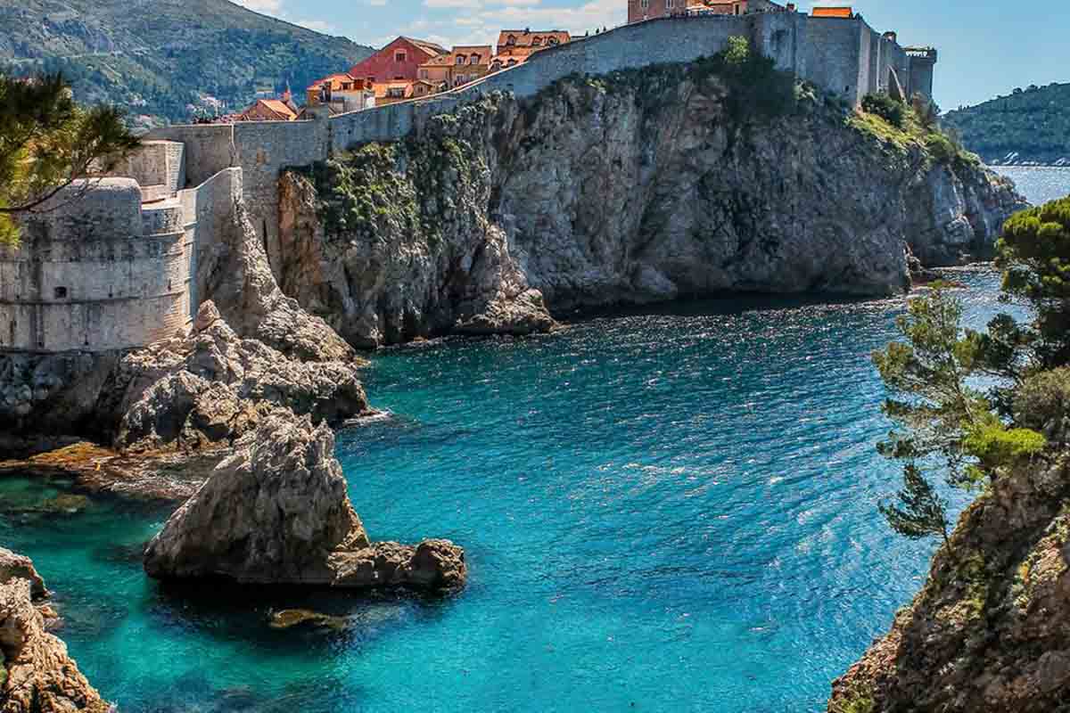 SkipperCity yacht cruising near Dubrovnik medieval walls